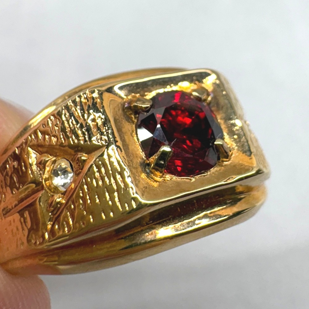 Lind Signet Ring Mens Size 12 Gold Excellent 14k HGE Red Stone Vintage